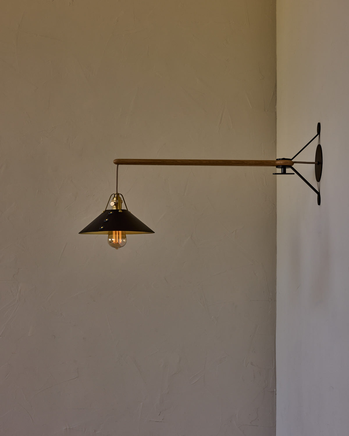 #leather-shade_black #size_medium #wiring_hardwired
