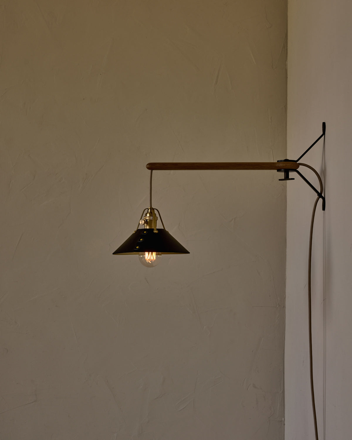 #leather-shade_black #size_small #wiring_plug-in