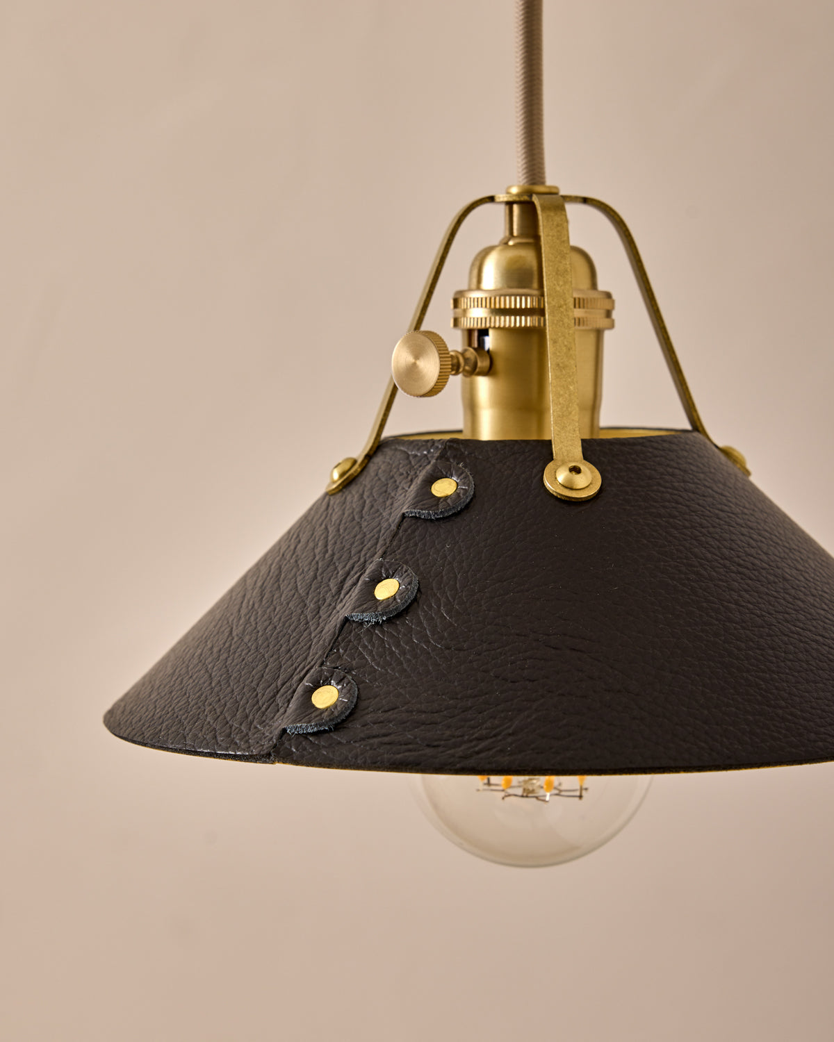 #leather-shade_black #size_small