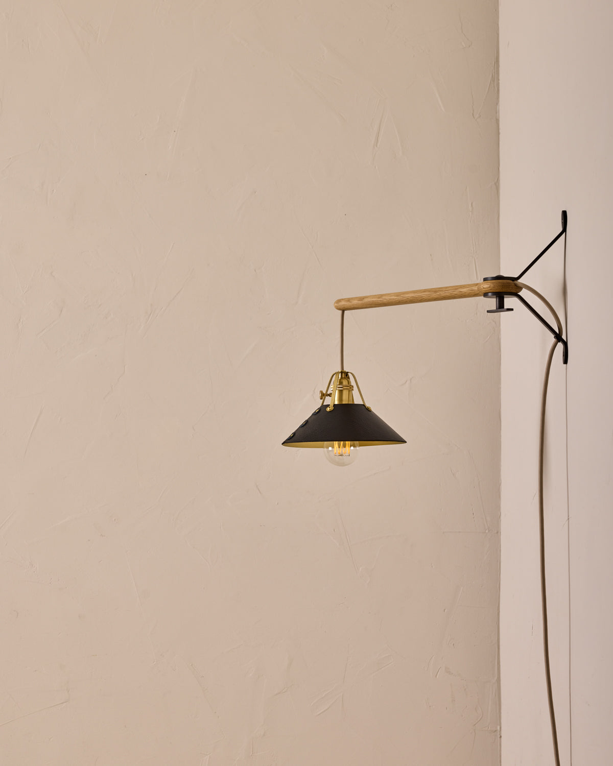 #leather-shade_black #size_small #wiring_plug-in