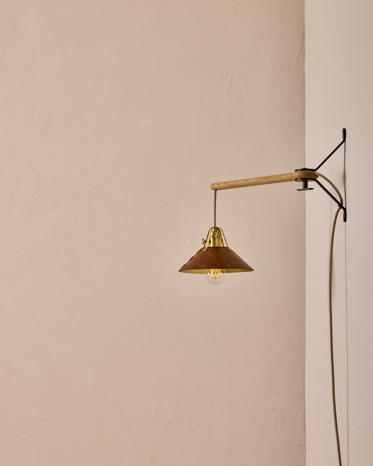 #leather-shade_cognac #size_small #wiring_plug-in