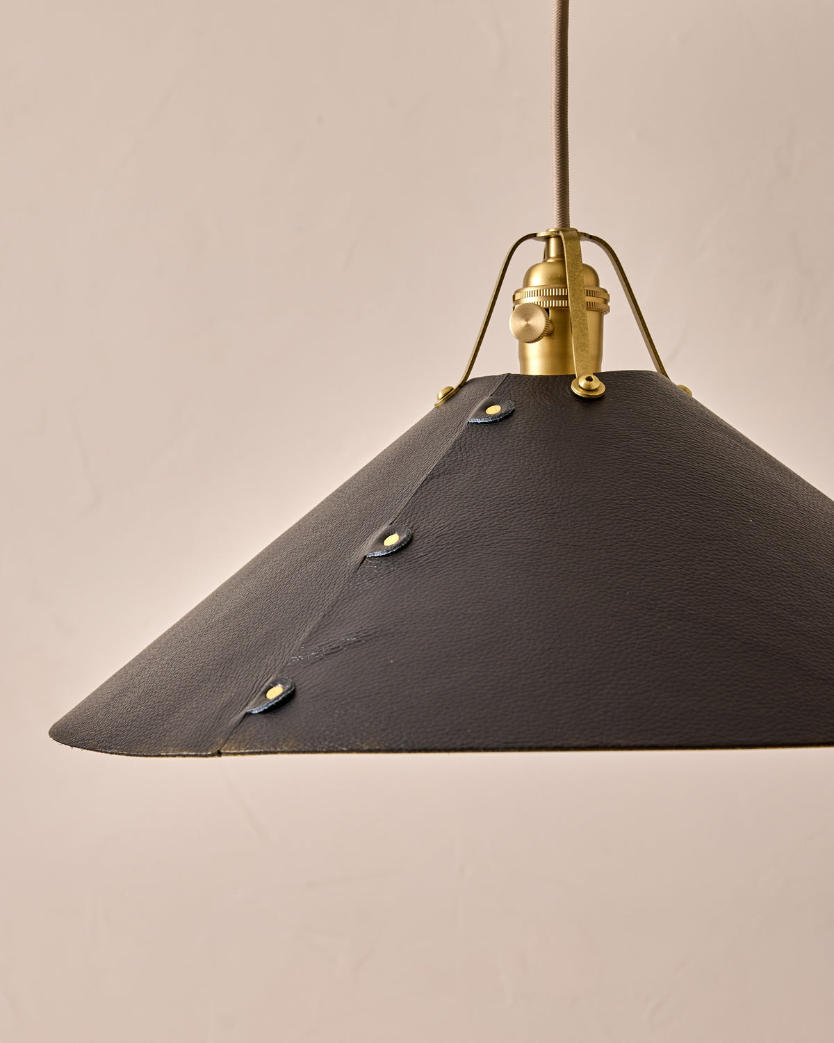 #leather-shade_black #size_extra large