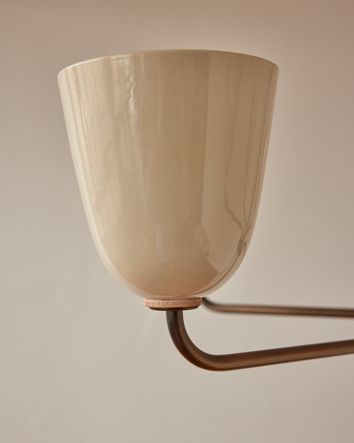 #shade-finish_cream #metal-finish_antique brass