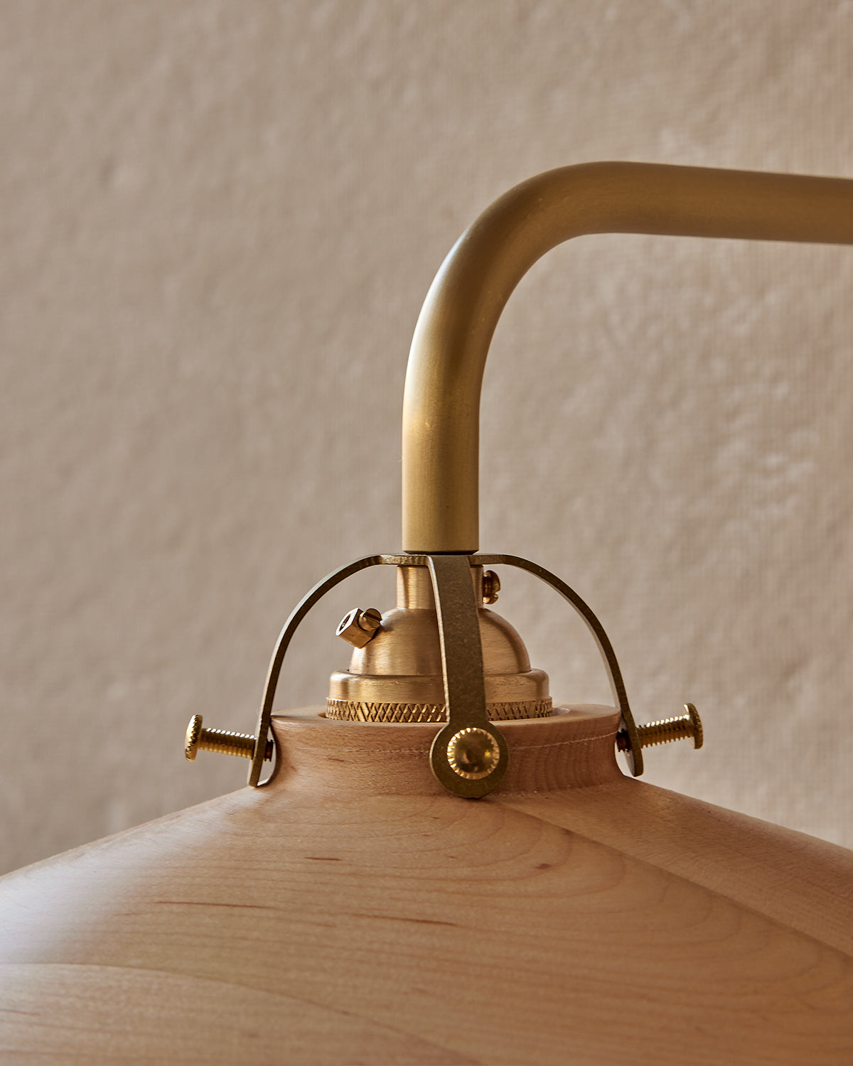 #shade-finish_natural maple
#metal-finish_satin brass
#globe_clear glass