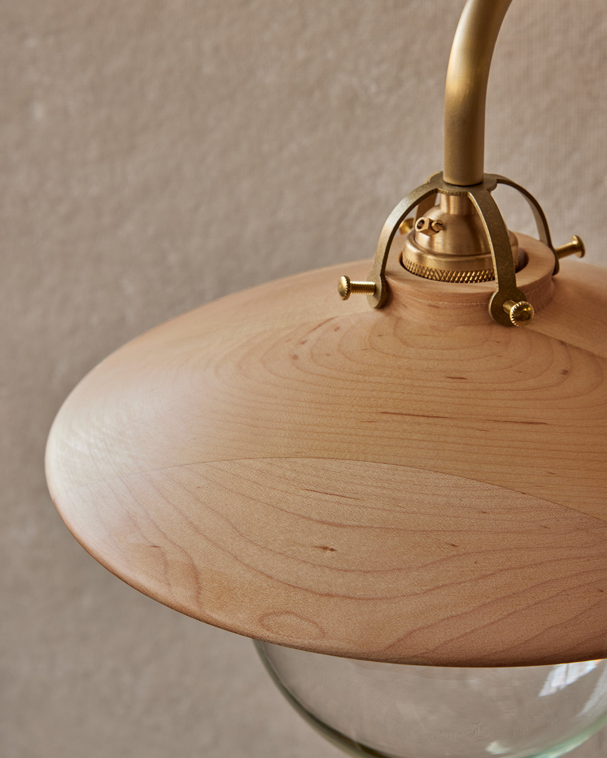 #shade-finish_natural maple
#metal-finish_satin brass
#globe_clear glass
