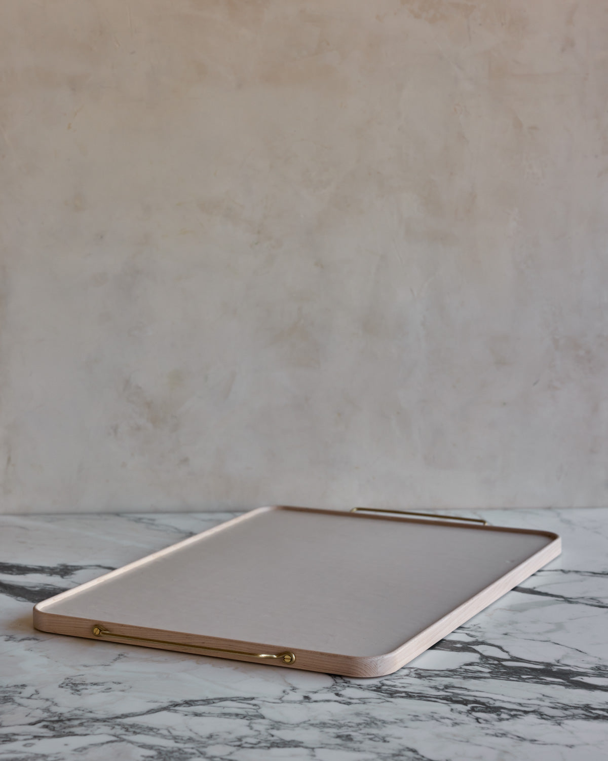 #leather-finish_eggshell #size_ottoman tray