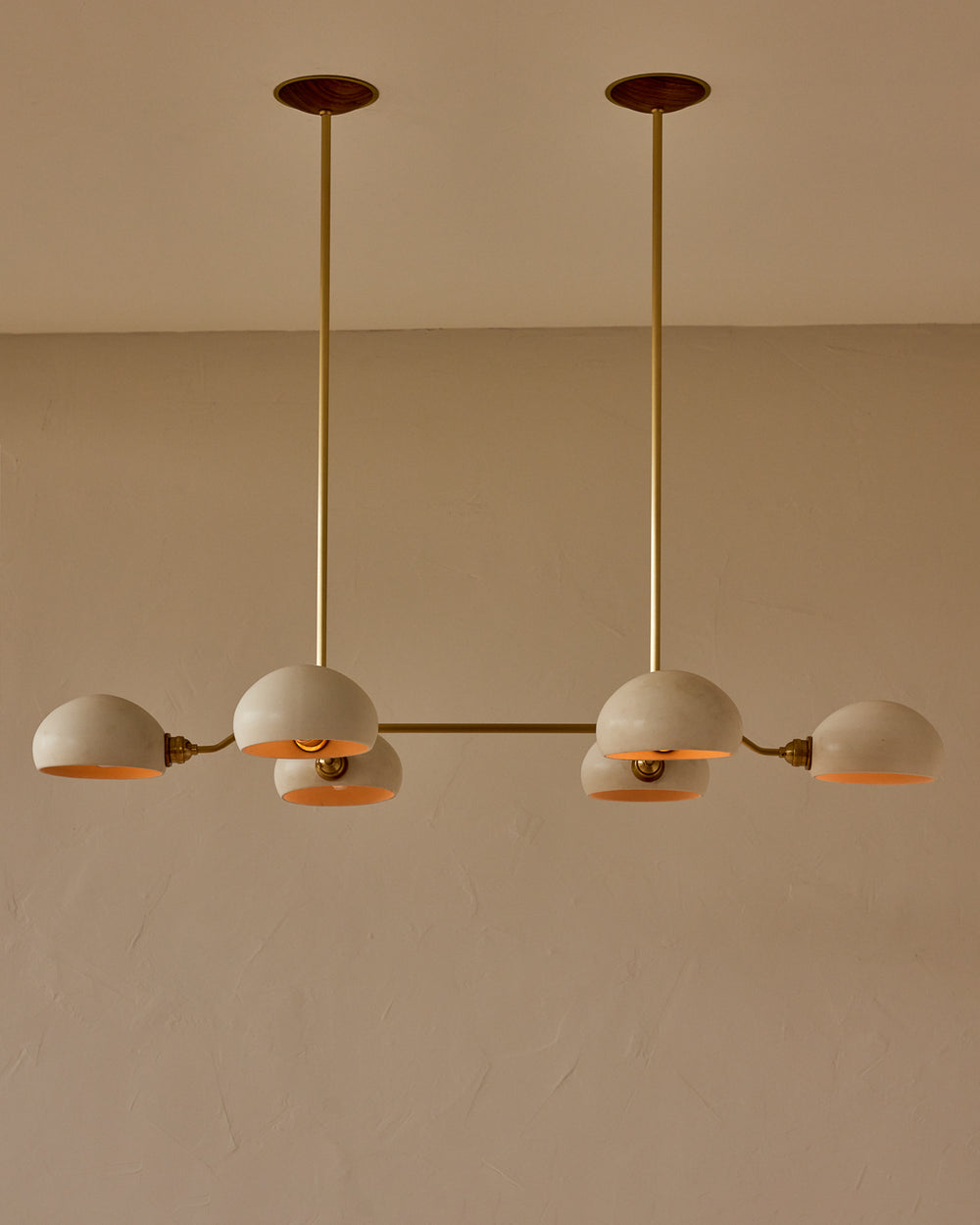 #shade-color_dove #Metal-+-Wood-Finish_Satin Brass / Black Walnut