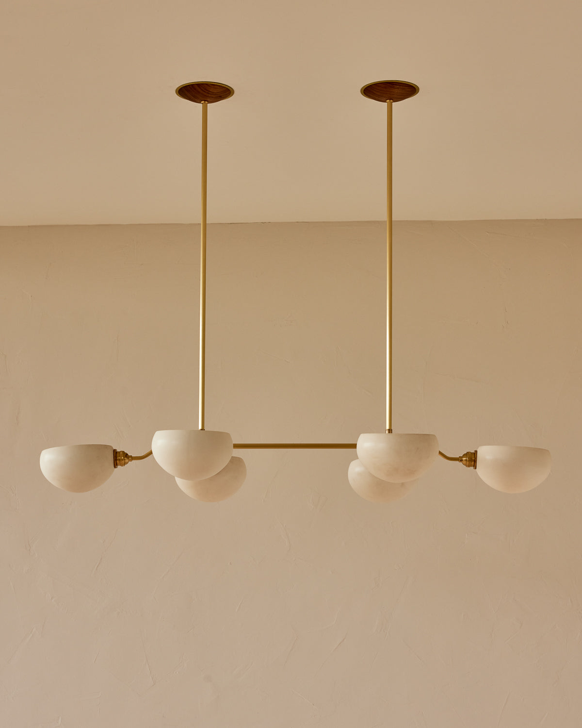 #shade-color_dove #Metal-+-Wood-Finish_Satin Brass / Black Walnut