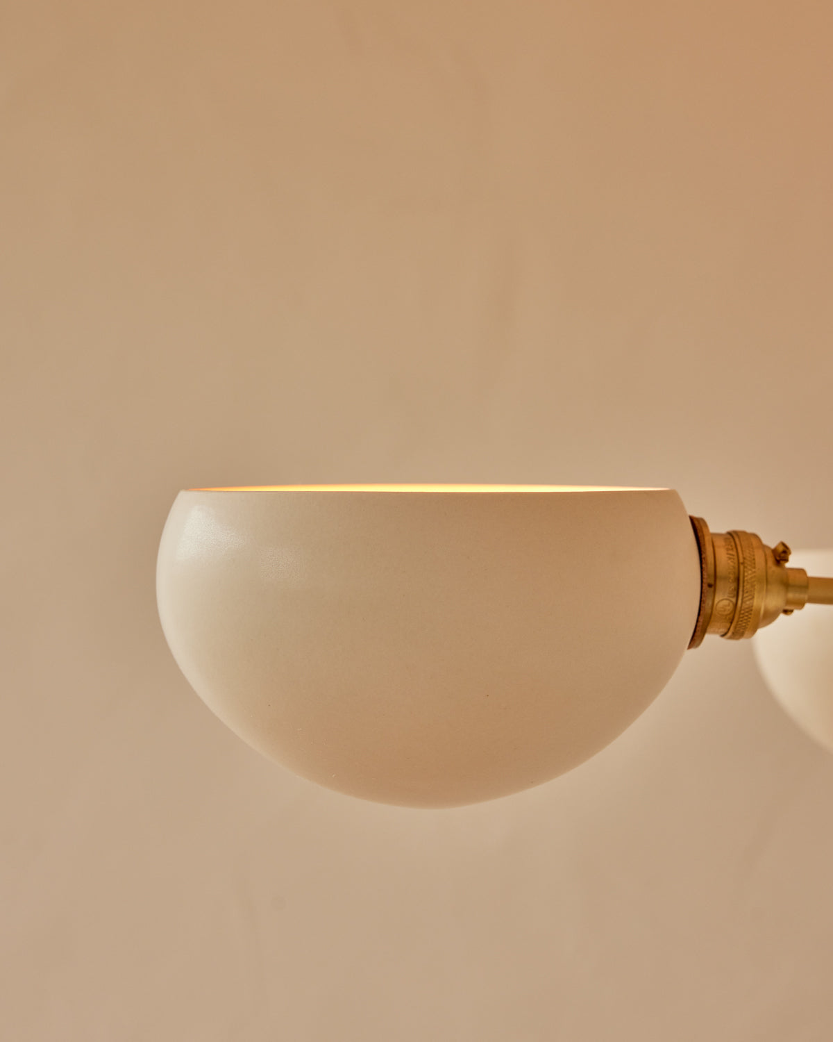 #shade-color_dove #Metal-+-Wood-Finish_Satin Brass / Black Walnut