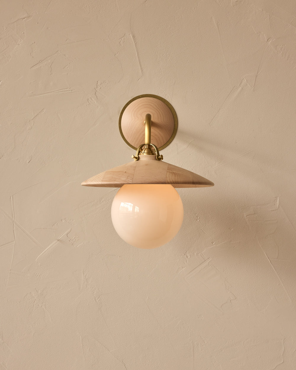 #shade-finish_clear maple
#metal-finish_satin brass
#globe_milk glass