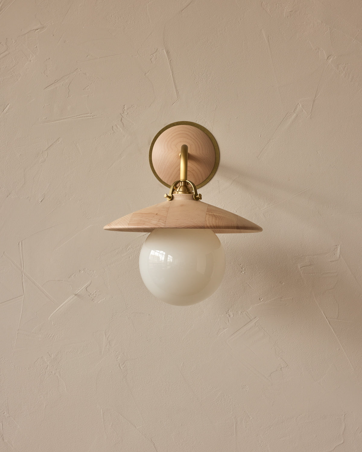 #shade-finish_clear maple
#metal-finish_satin brass
#globe_milk glass
