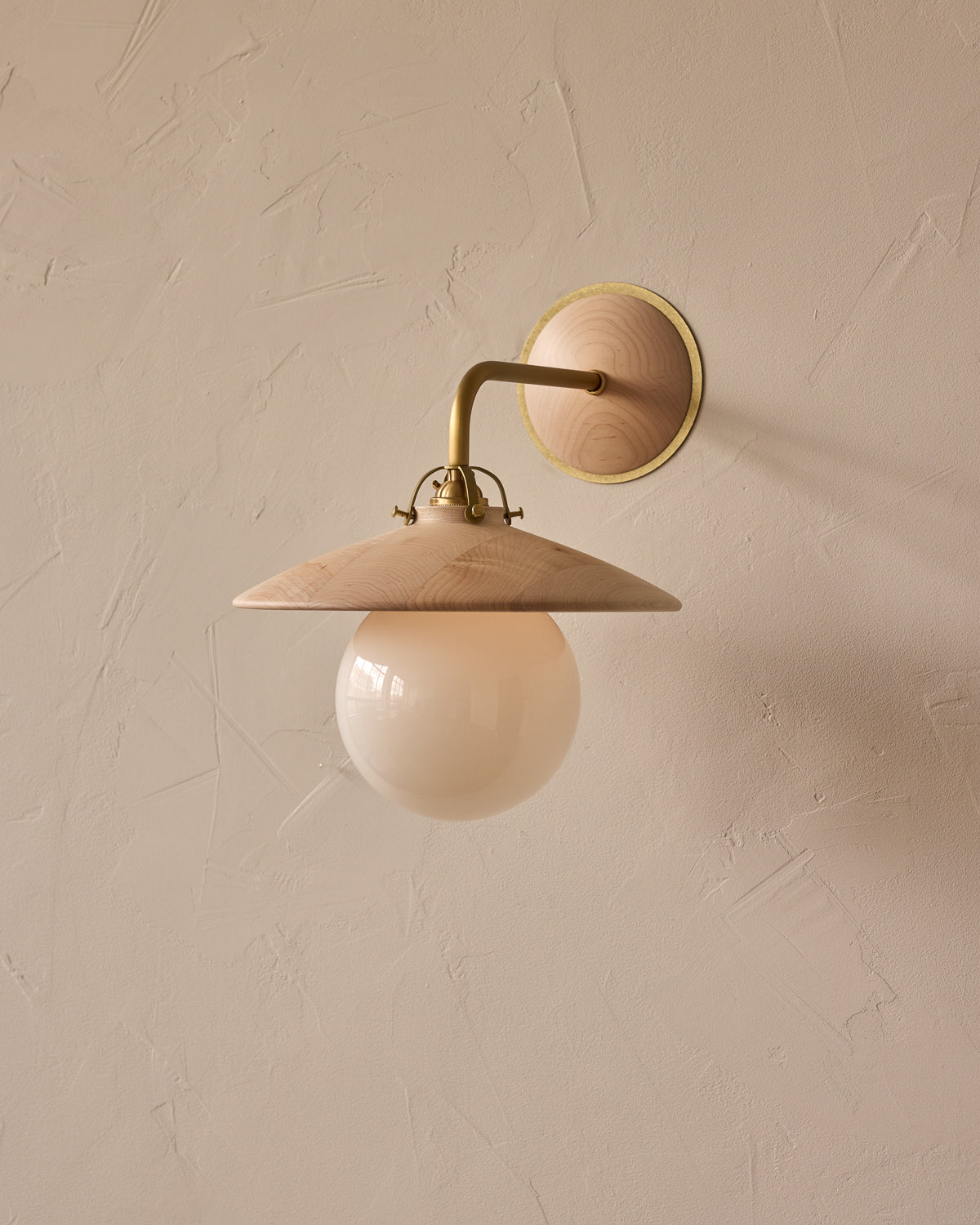 #shade-finish_clear maple
#metal-finish_satin brass
#globe_milk glass