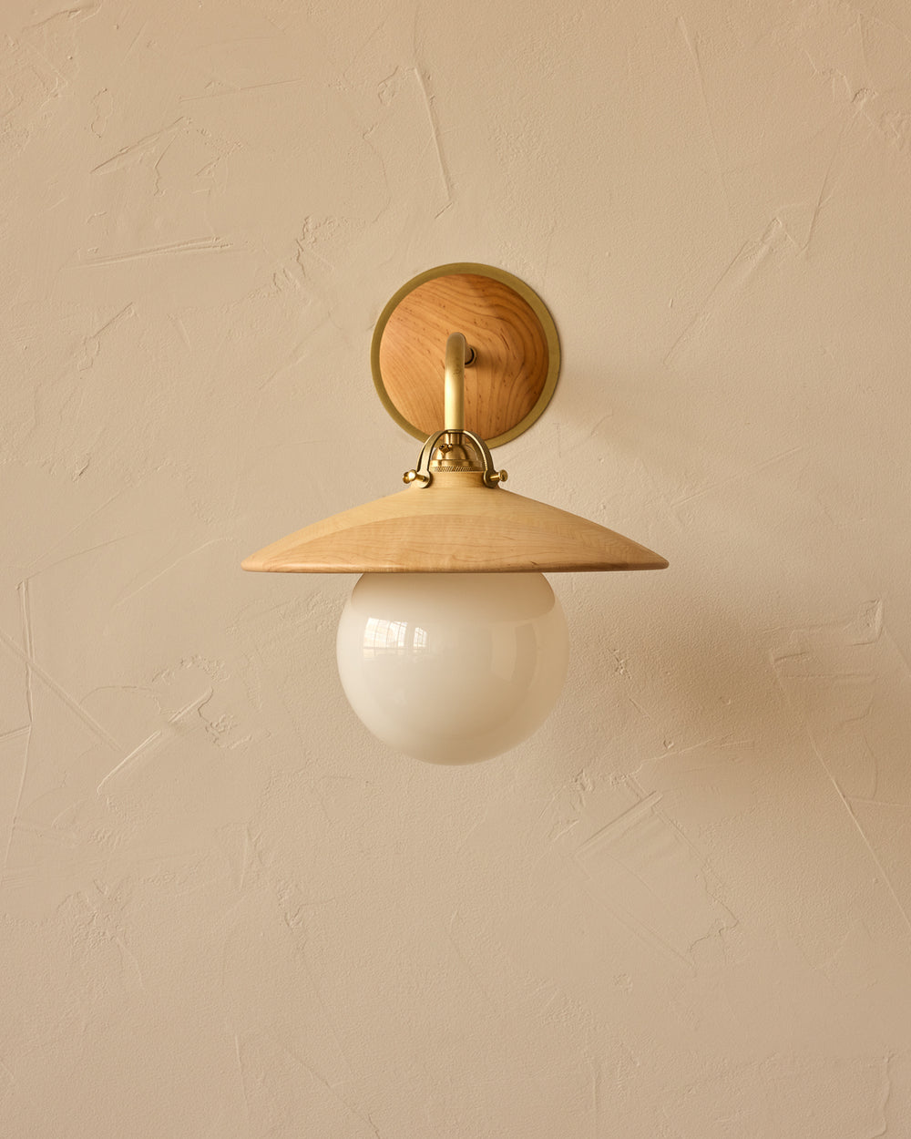 #shade-finish_natural maple
#metal-finish_satin brass
#globe_milk glass