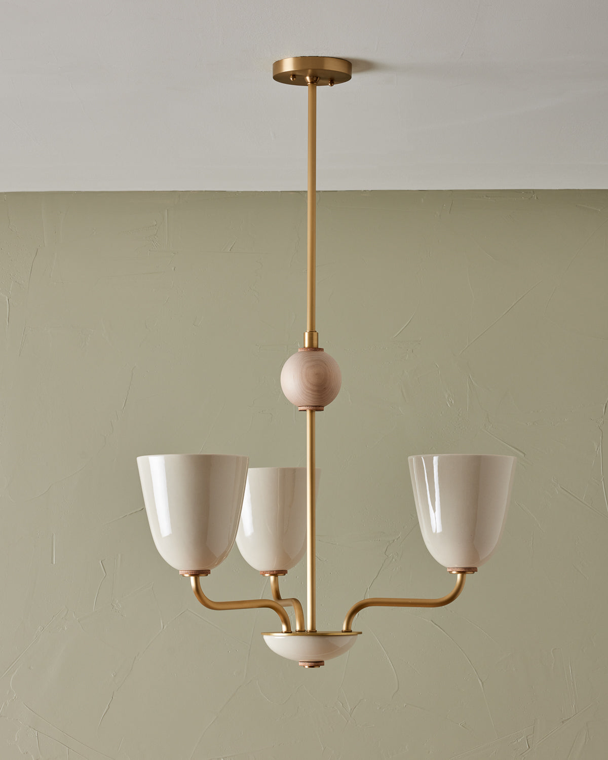 #shade-finish_cream #metal-finish_satin brass