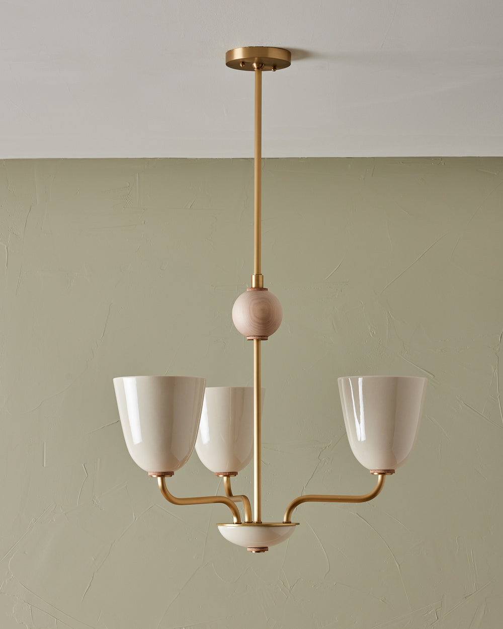 #shade-finish_cream #metal-finish_satin brass