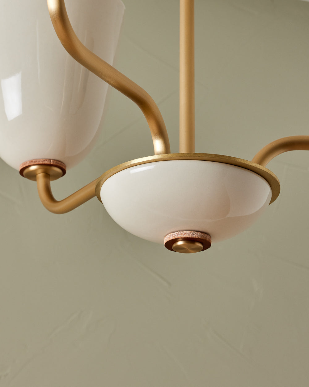 #shade-finish_cream #metal-finish_satin brass