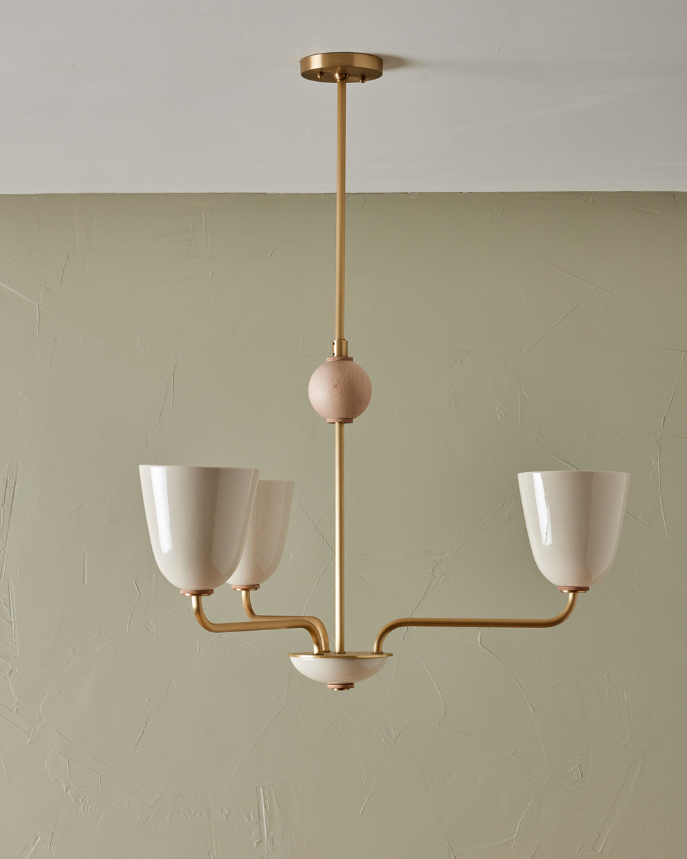 #shade-finish_cream #metal-finish_satin brass