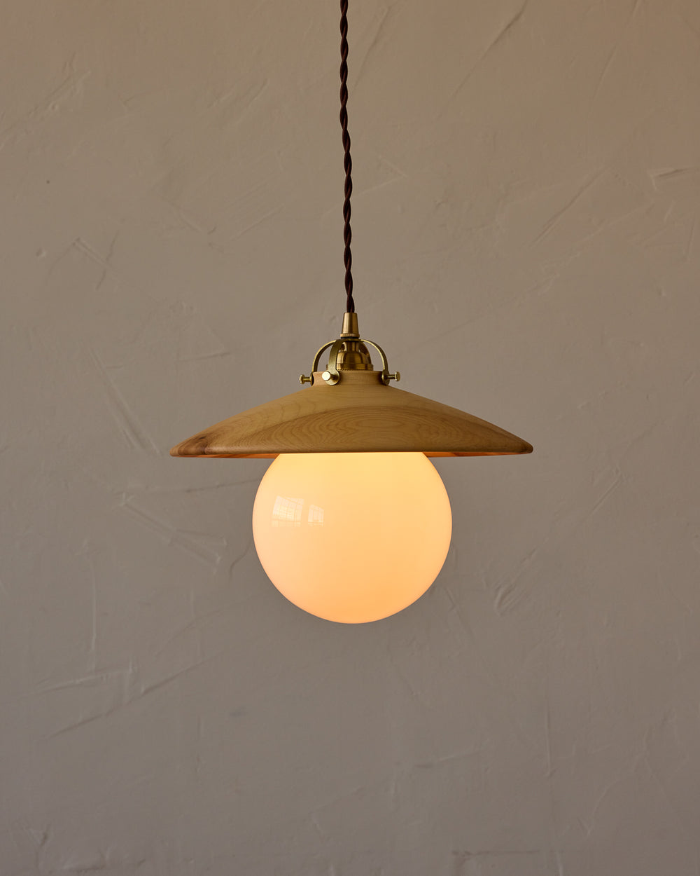 #shade-finish_natural maple #Cord-Color---Glass_Brown Cord - White Globe