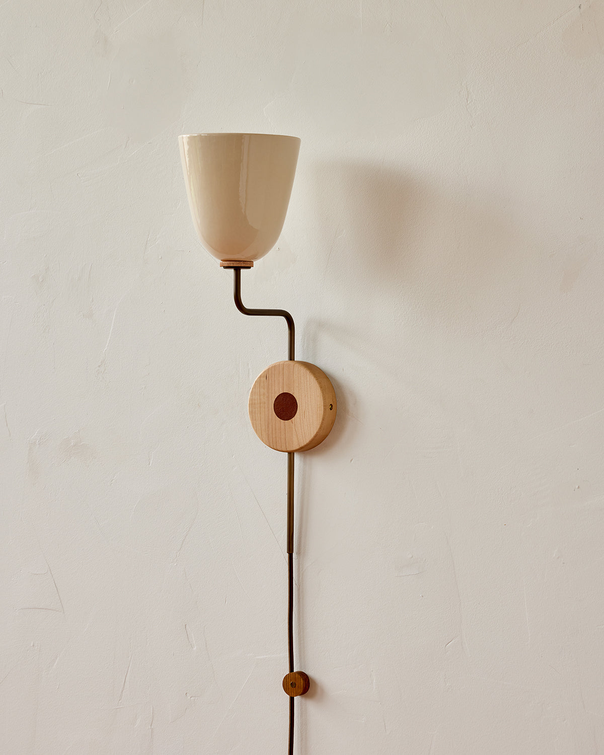 #shade-finish_cream #Metal-+-Wood-Finish_Antique Brass / Clear Maple #wiring_plug-in