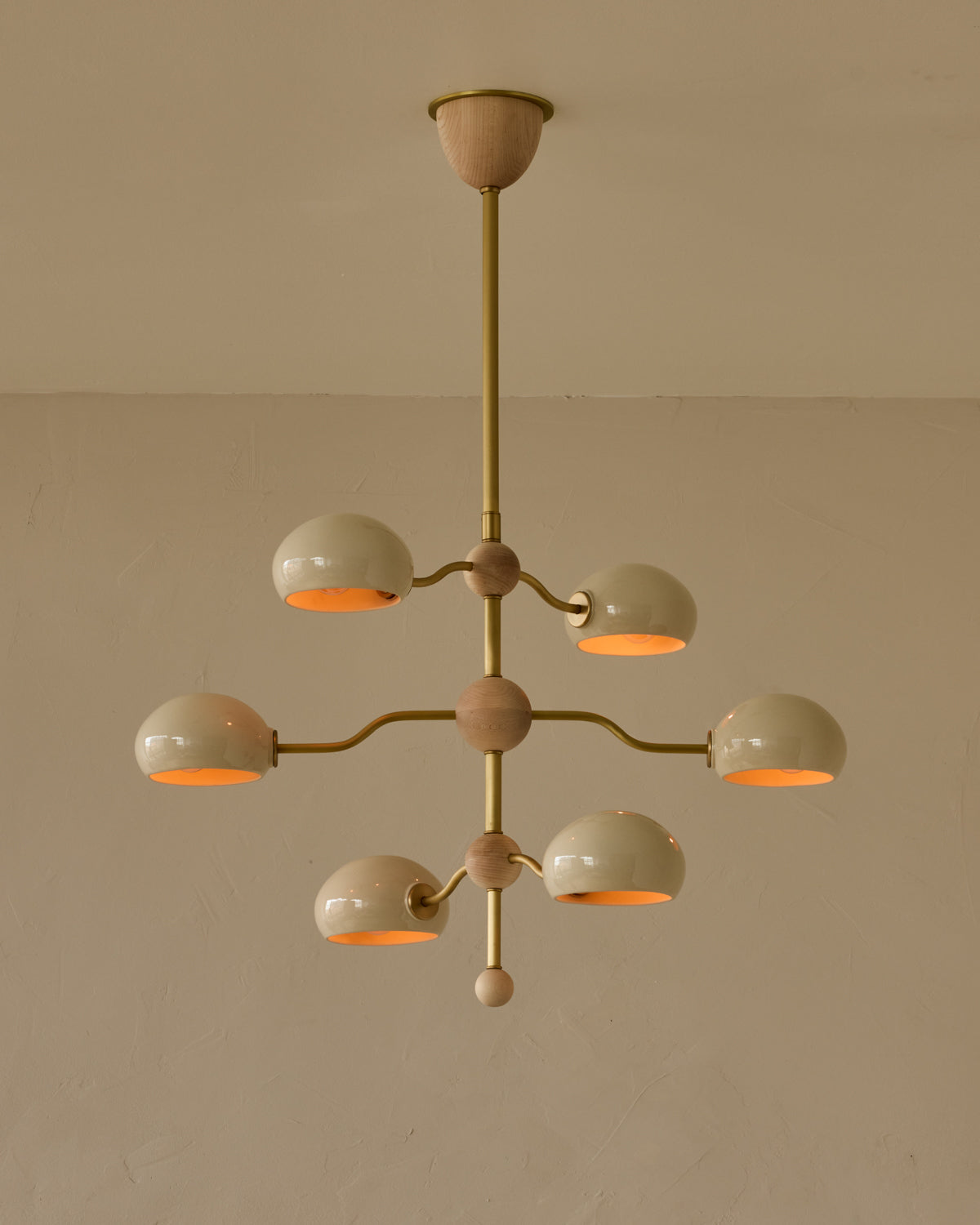 #shade-color_cream #Metal-+-Wood-Finish_Satin Brass / Clear Maple