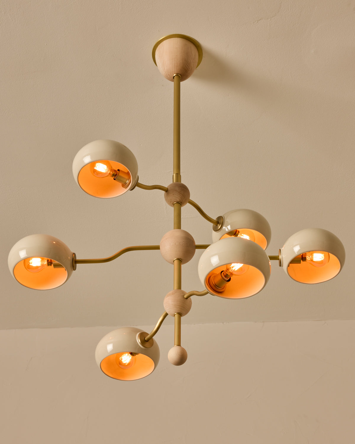#shade-color_cream #Metal-+-Wood-Finish_Satin Brass / Clear Maple