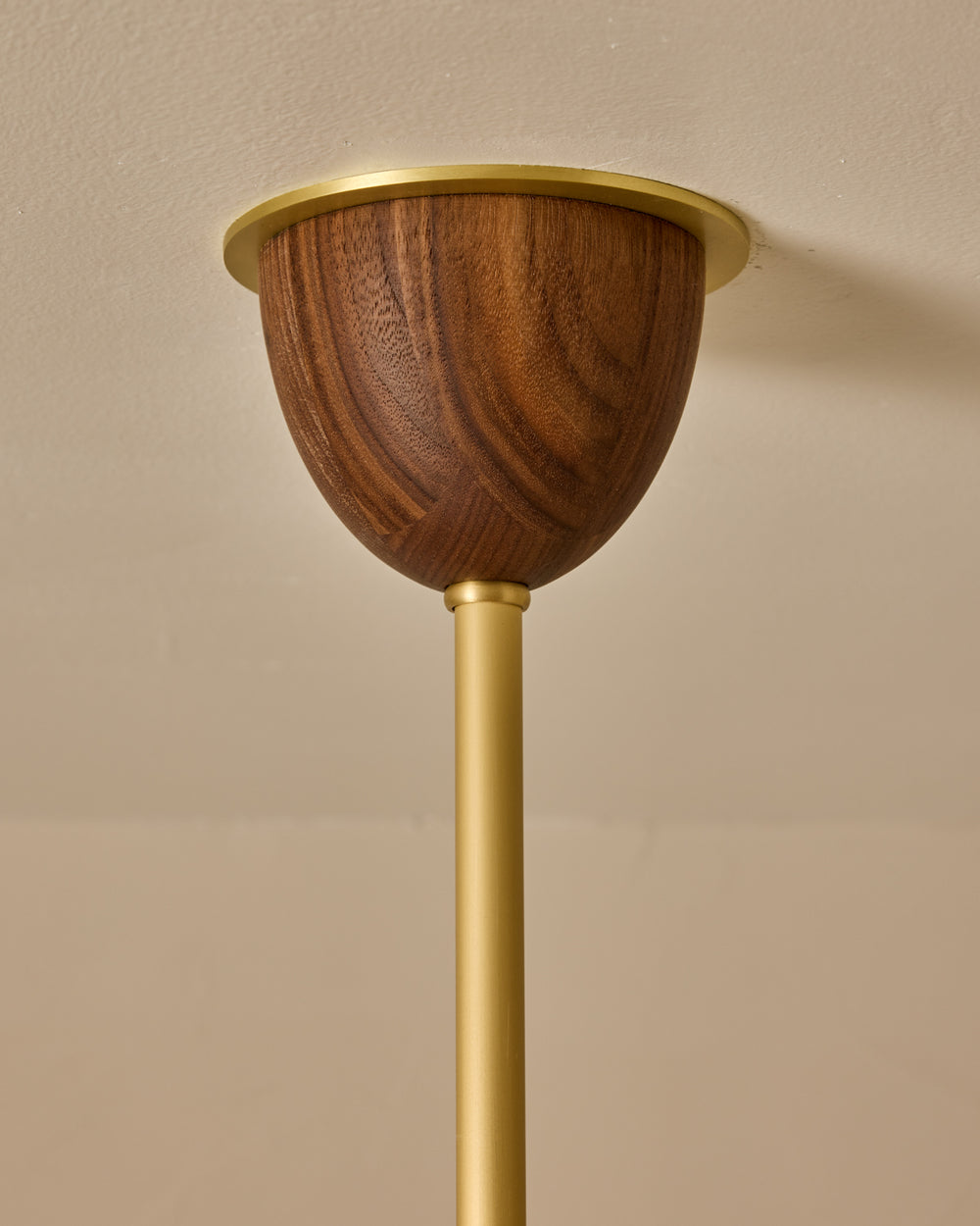 #shade-color_cream #Metal-+-Wood-Finish_Satin Brass / Black Walnut