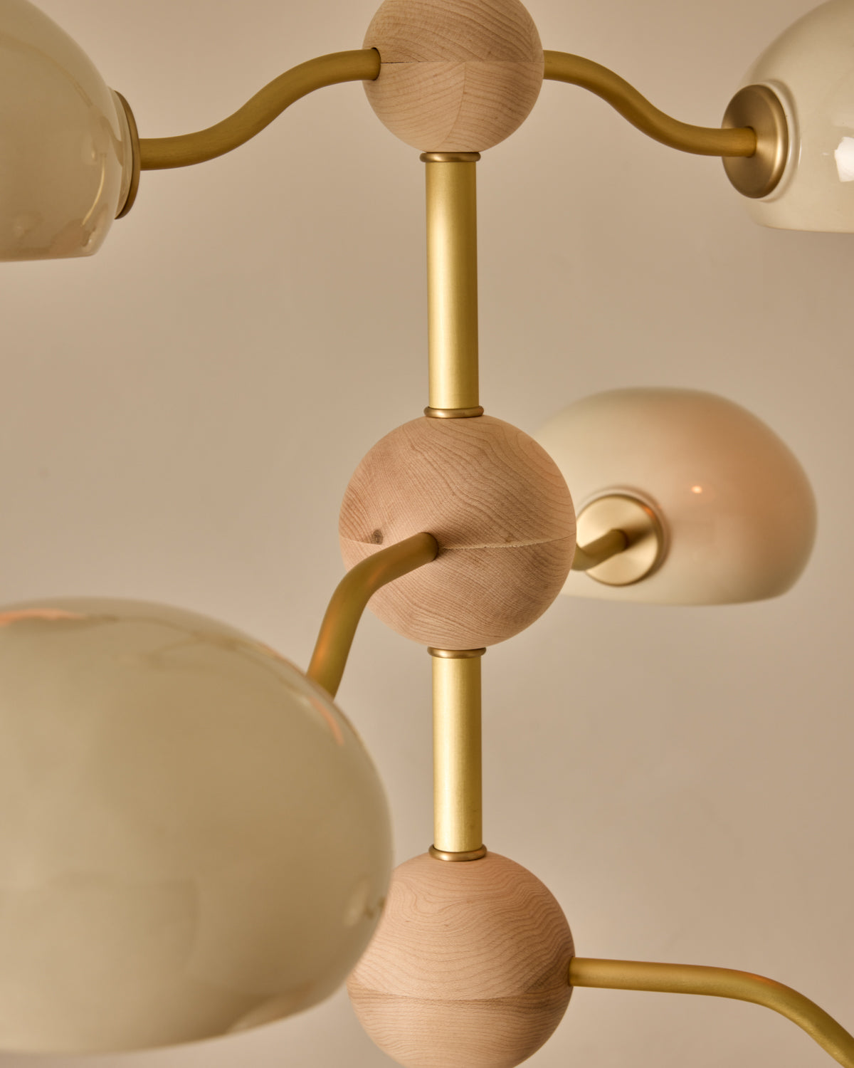 #shade-color_cream #Metal-+-Wood-Finish_Satin Brass / Clear Maple