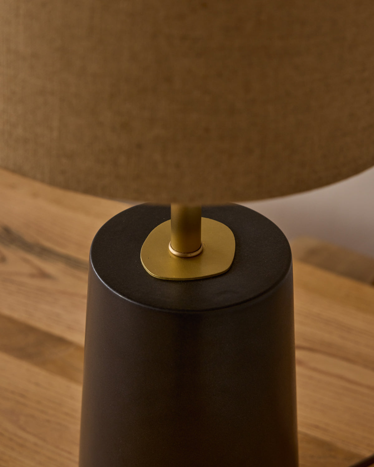 Layla Ceramic Table Lamp - Ebony