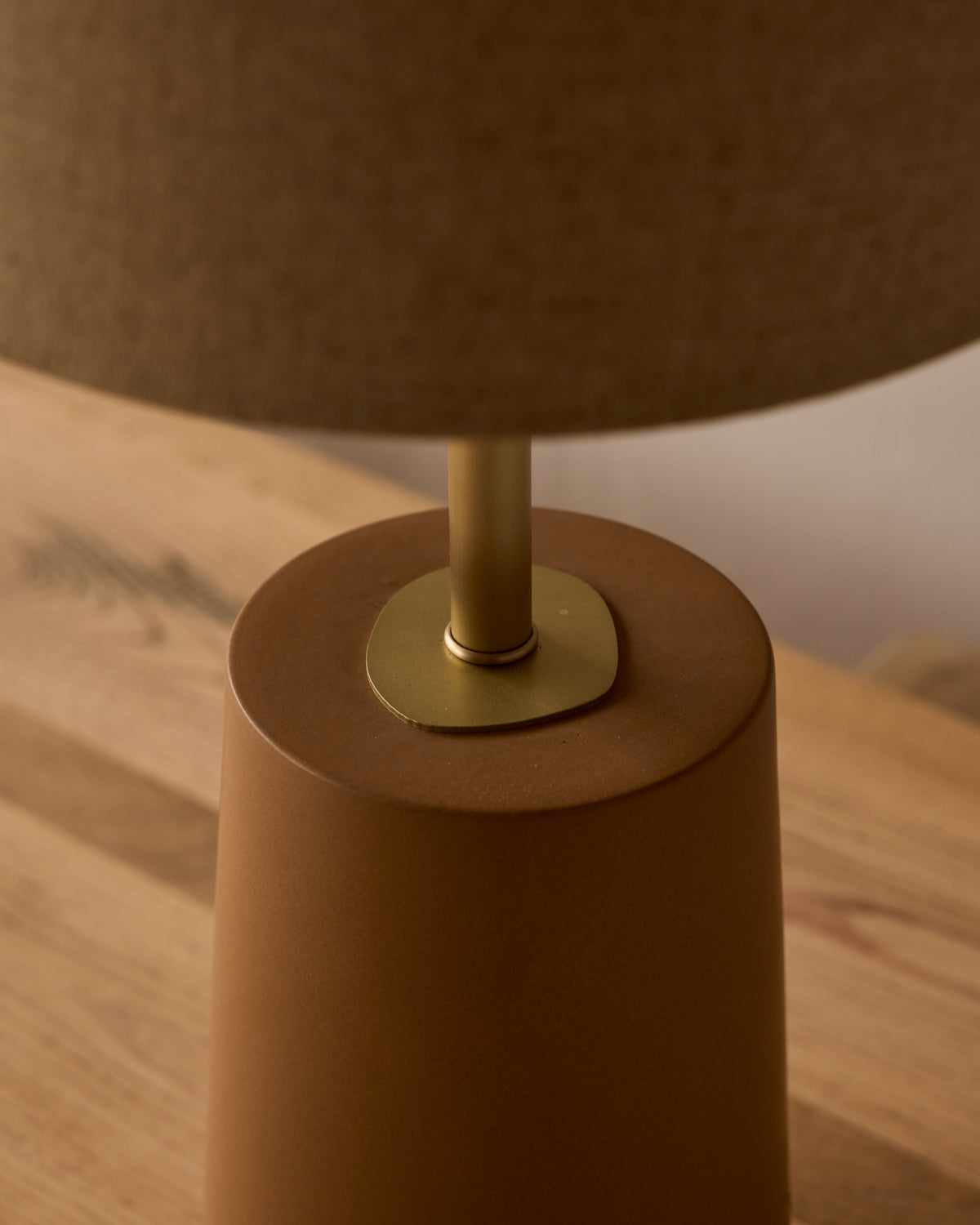 Layla Ceramic Table Lamp - Chestnut