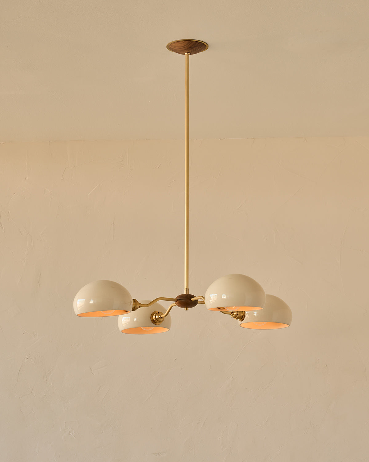 #shade-color_cream #Metal-+-Wood-Finish_Satin Brass / Black Walnut