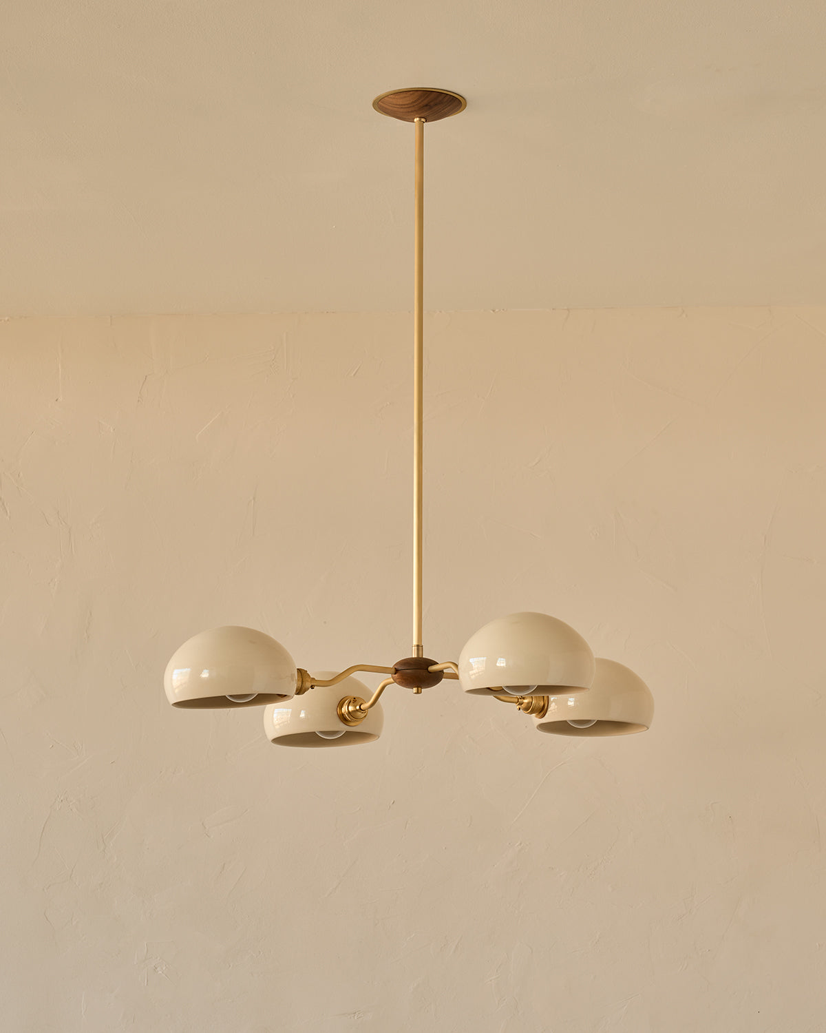 #shade-color_cream #Metal-+-Wood-Finish_Satin Brass / Black Walnut