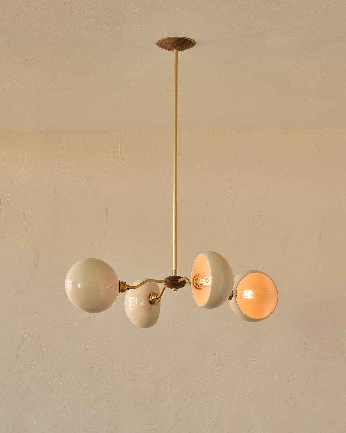 #shade-color_cream #Metal-+-Wood-Finish_Satin Brass / Black Walnut