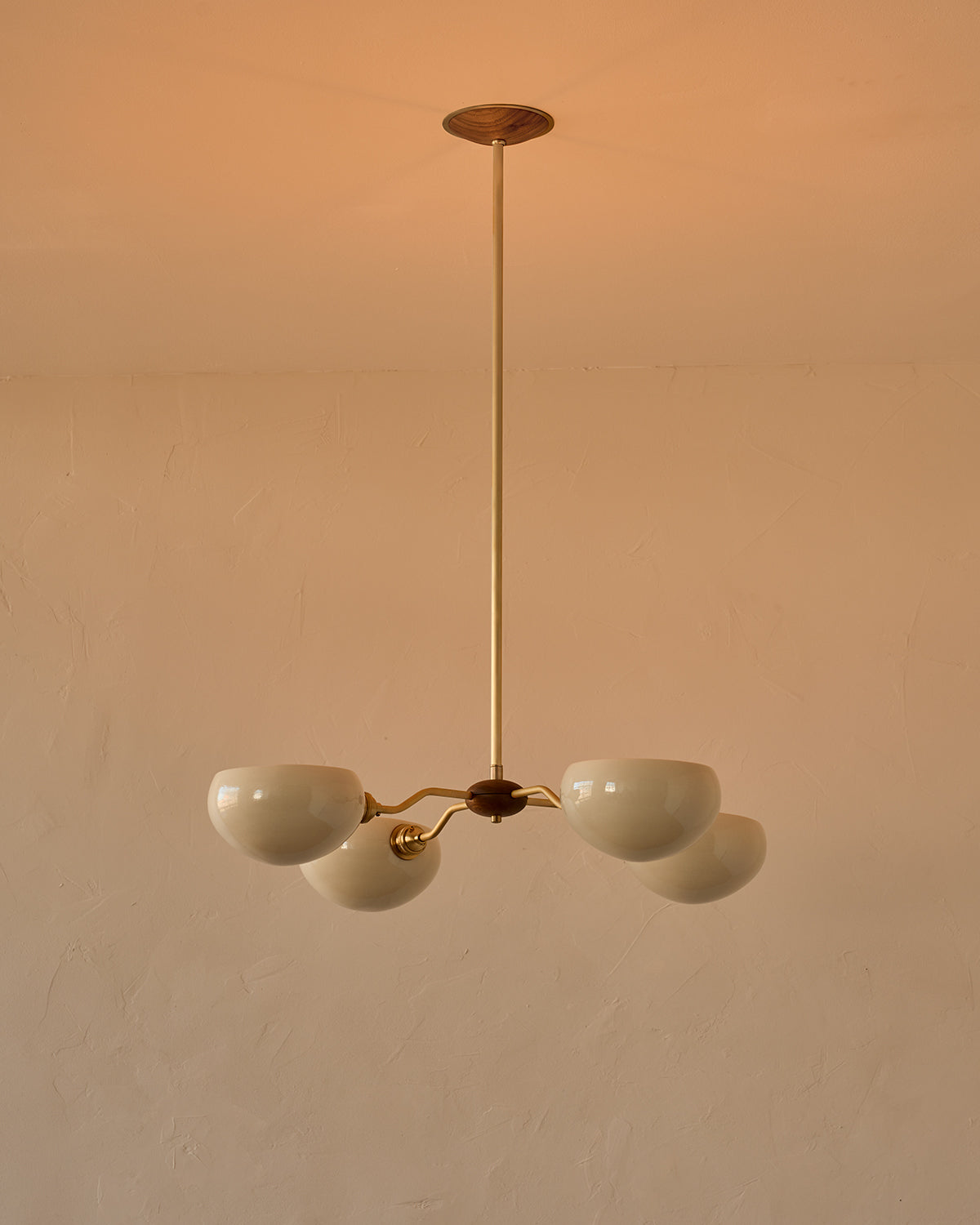 #shade-color_cream #Metal-+-Wood-Finish_Satin Brass / Black Walnut