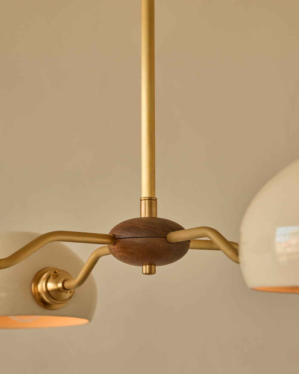 #shade-color_cream #Metal-+-Wood-Finish_Satin Brass / Black Walnut