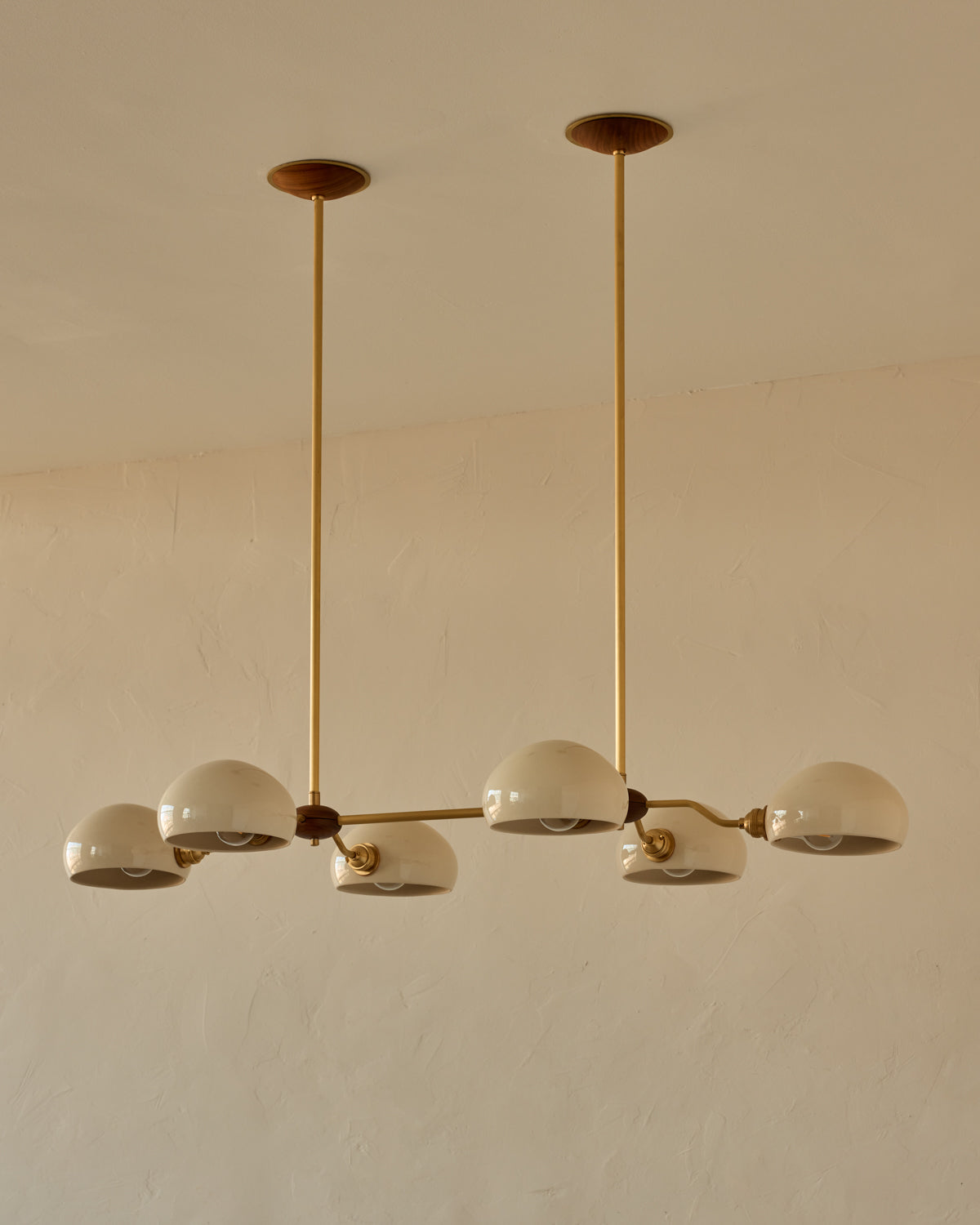 #shade-color_cream #Metal-+-Wood-Finish_Satin Brass / Black Walnut