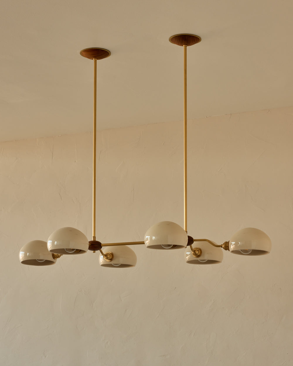 #shade-color_cream #Metal-+-Wood-Finish_Satin Brass / Black Walnut
