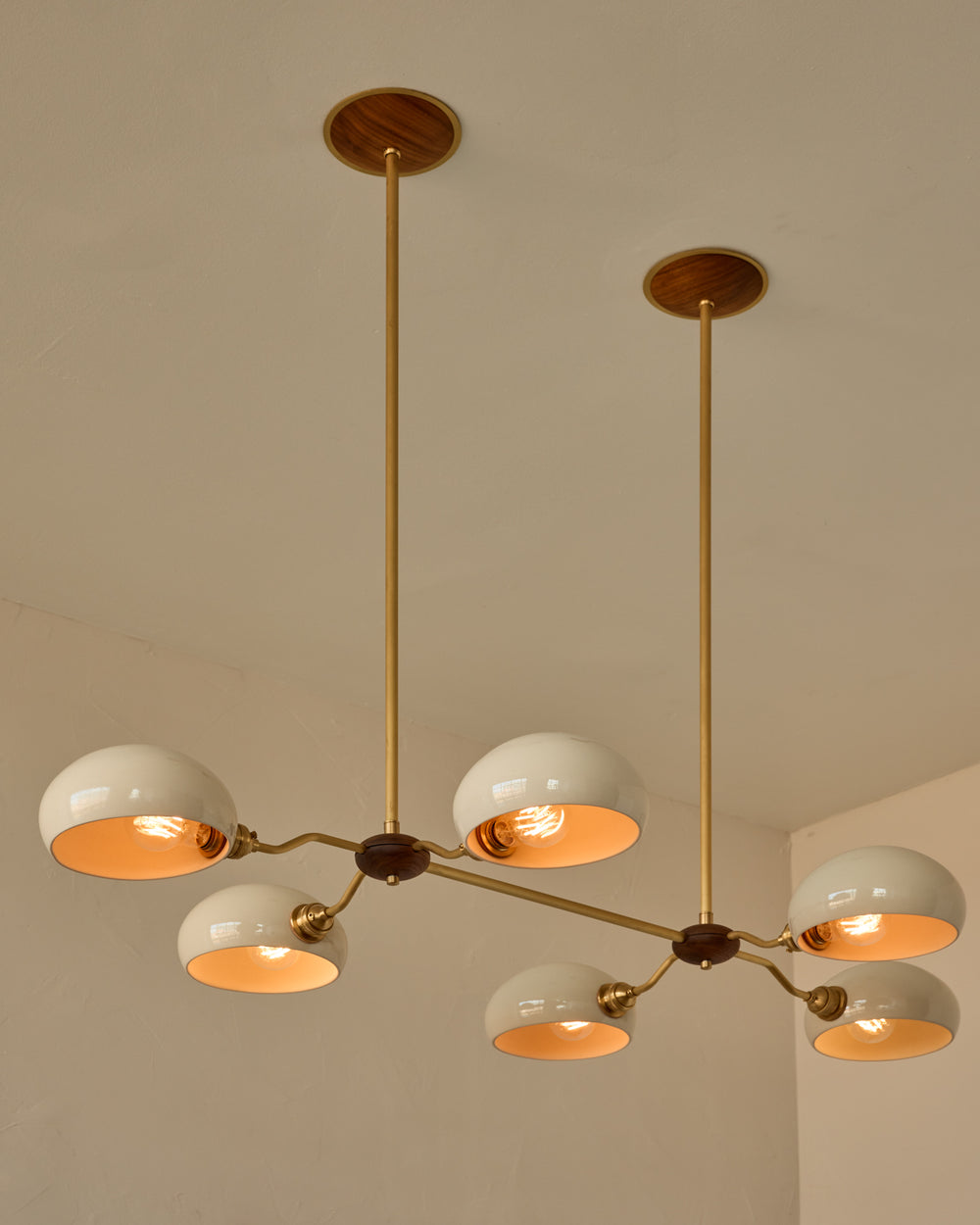 #shade-color_cream #Metal-+-Wood-Finish_Satin Brass / Black Walnut