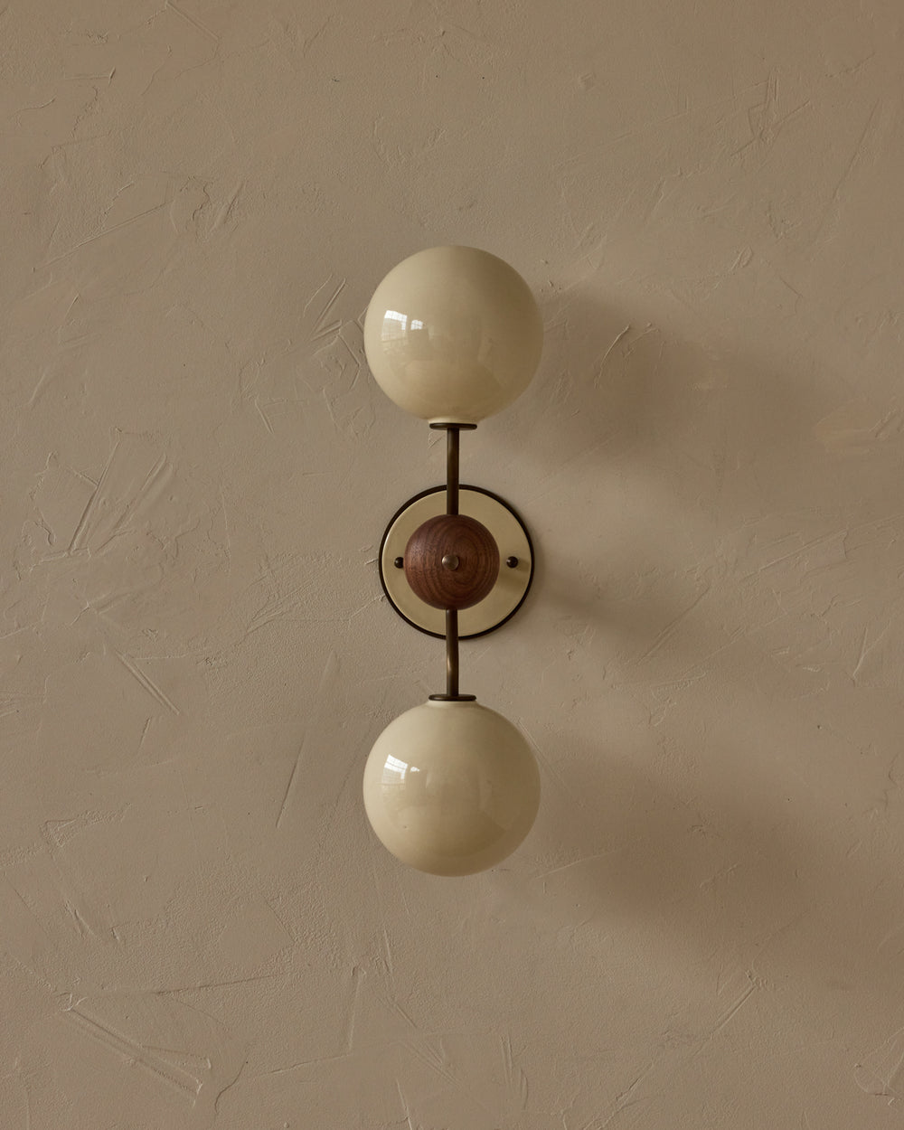#ceramic-finish_cream #metal-finish_antique brass #wood-finish_black walnut