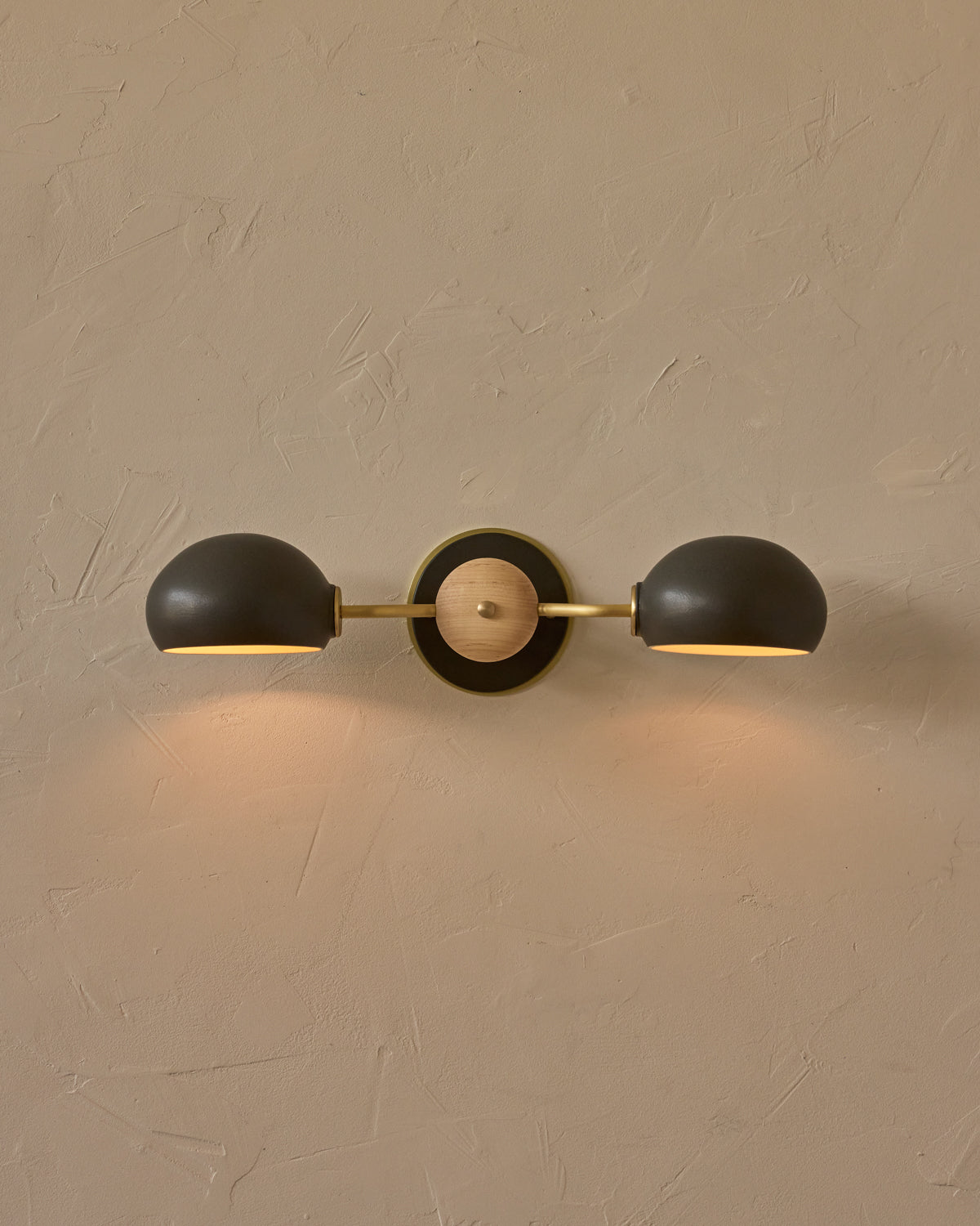 #ceramic-finish_almost black #metal-finish_satin brass #wood-finish_clear maple