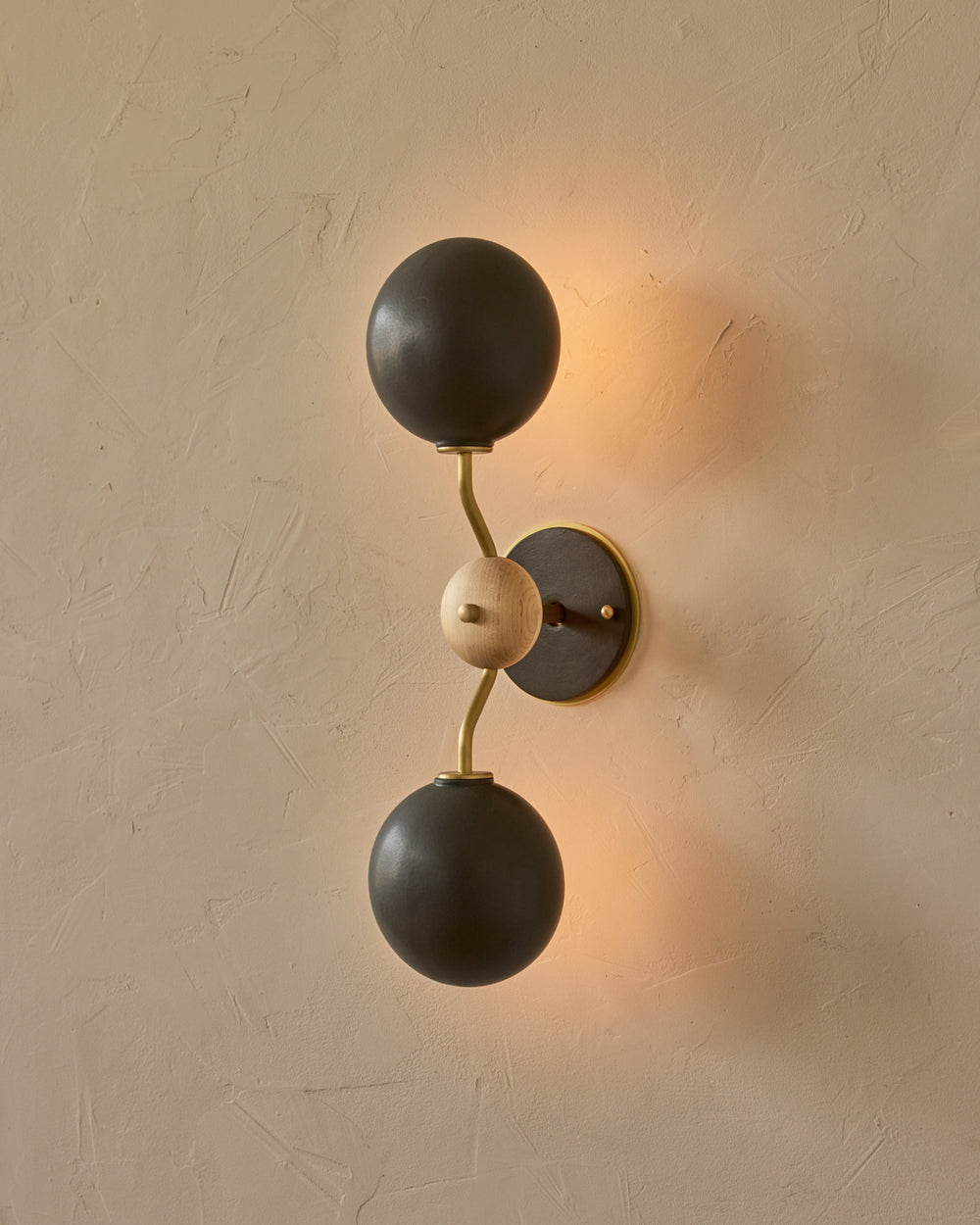 #ceramic-finish_almost black #metal-finish_satin brass #wood-finish_clear maple