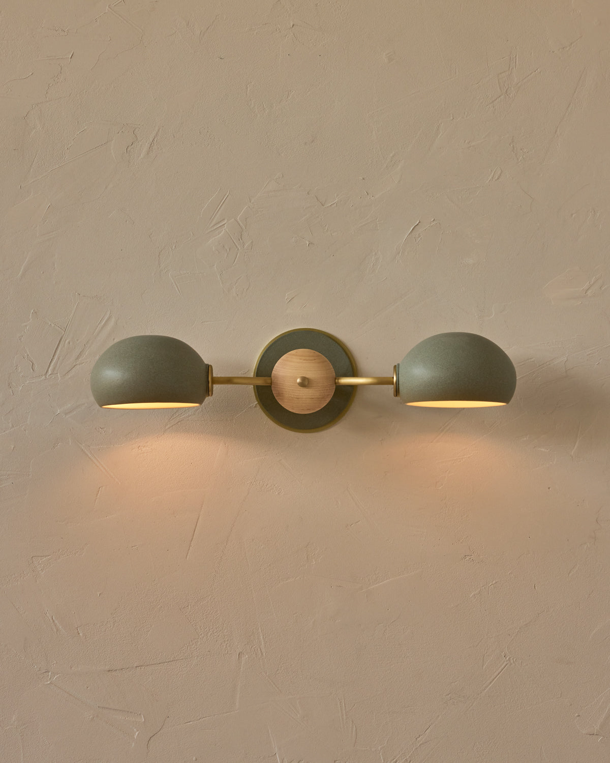 #ceramic-finish_olivine #metal-finish_satin brass #wood-finish_clear maple
