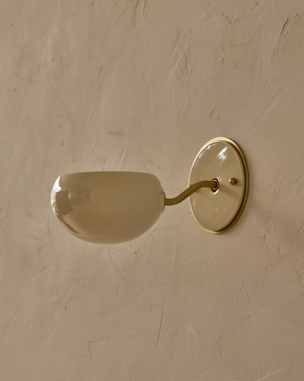 #ceramic-finish_cream #metal-finish_satin brass