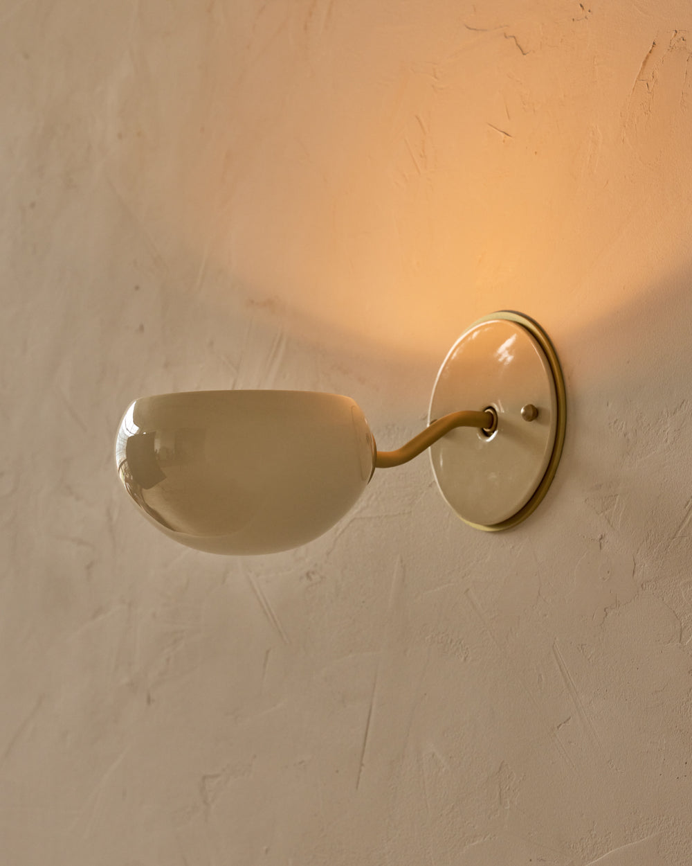 #ceramic-finish_cream #metal-finish_satin brass