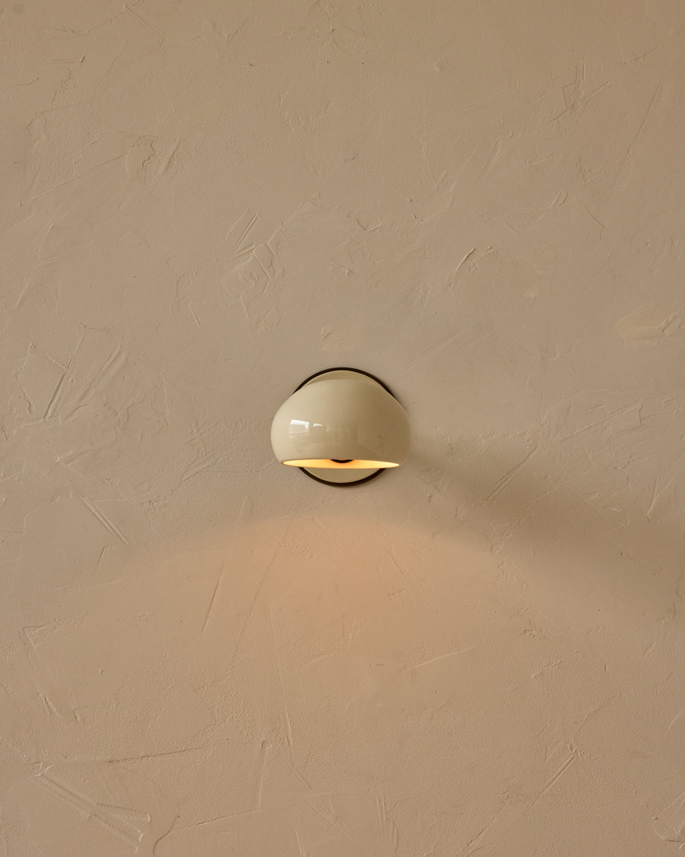 #ceramic-finish_cream #metal-finish_antique brass
