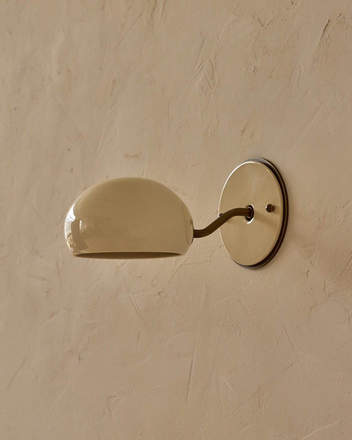 #ceramic-finish_cream #metal-finish_antique brass