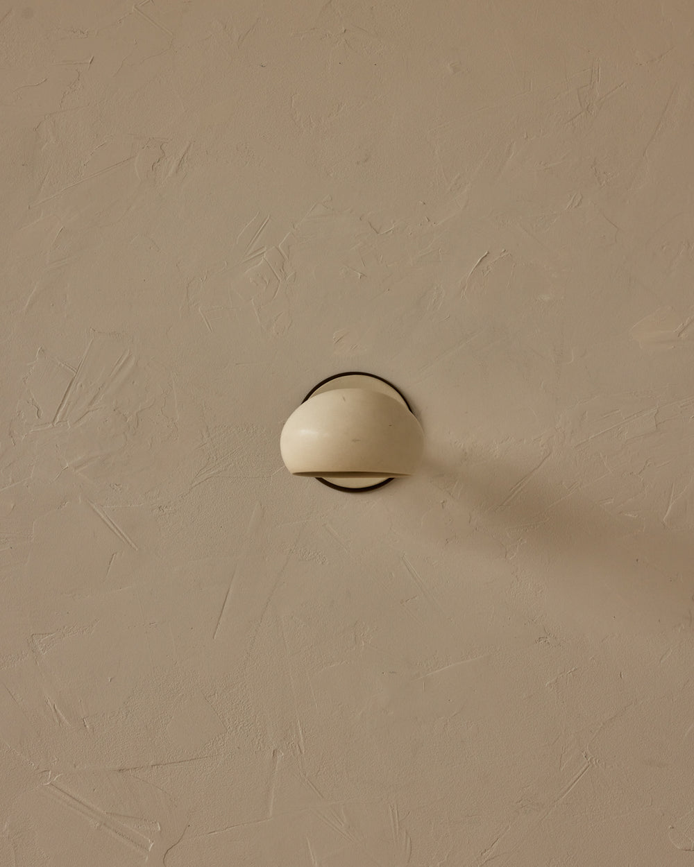 #ceramic-finish_dove #metal-finish_antique brass