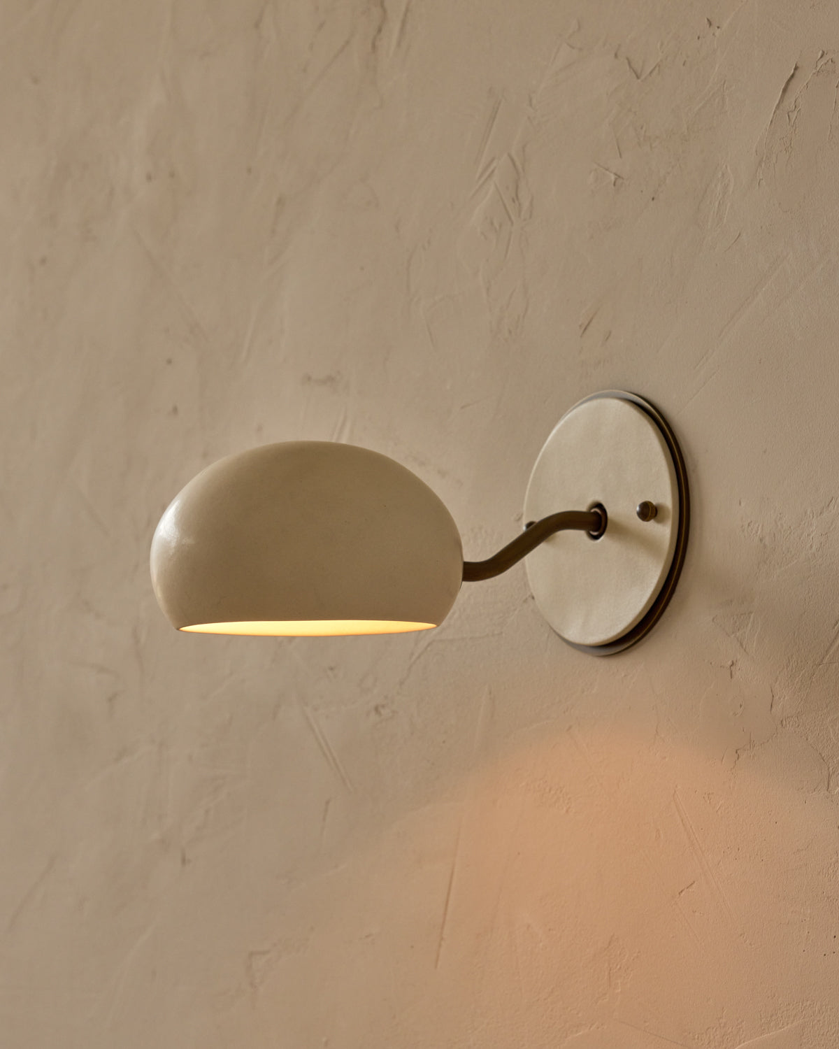 #ceramic-finish_dove #metal-finish_antique brass