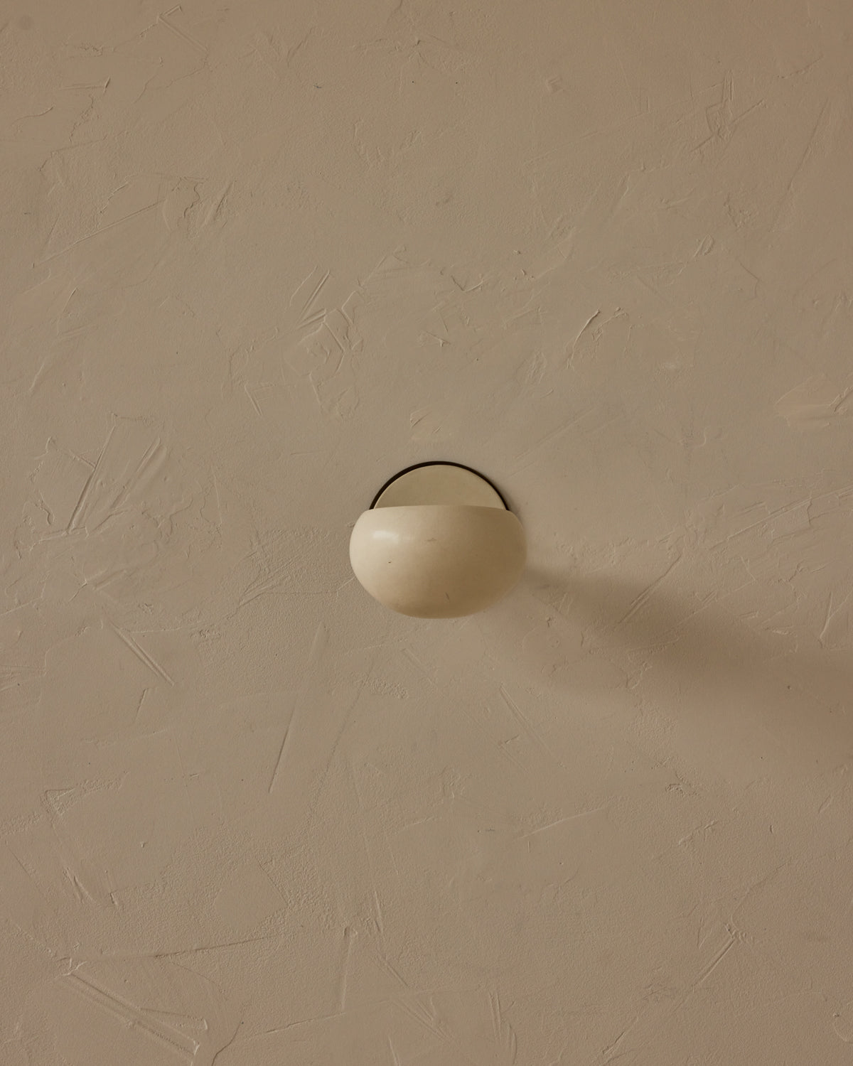 #ceramic-finish_dove #metal-finish_antique brass