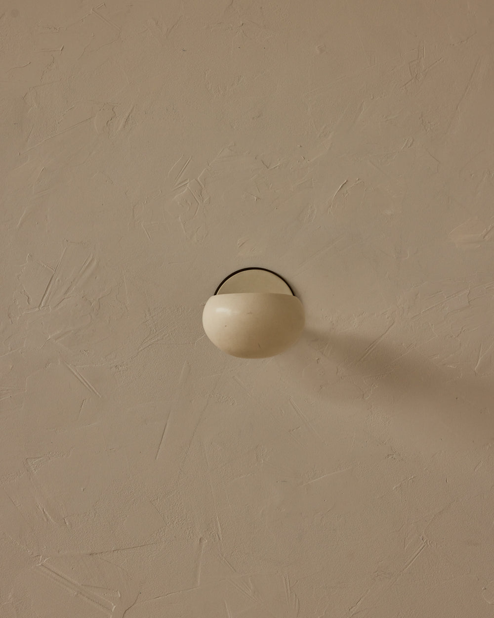 #ceramic-finish_dove #metal-finish_antique brass