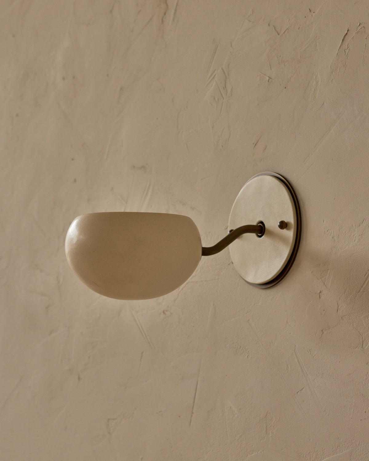 #ceramic-finish_dove #metal-finish_antique brass